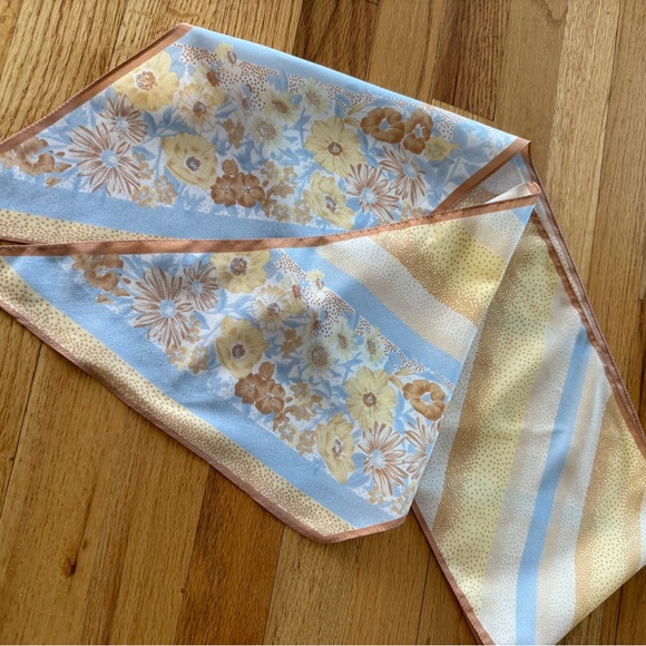 Italian Made Floral Patterned Scarf - Picture 2 of 10